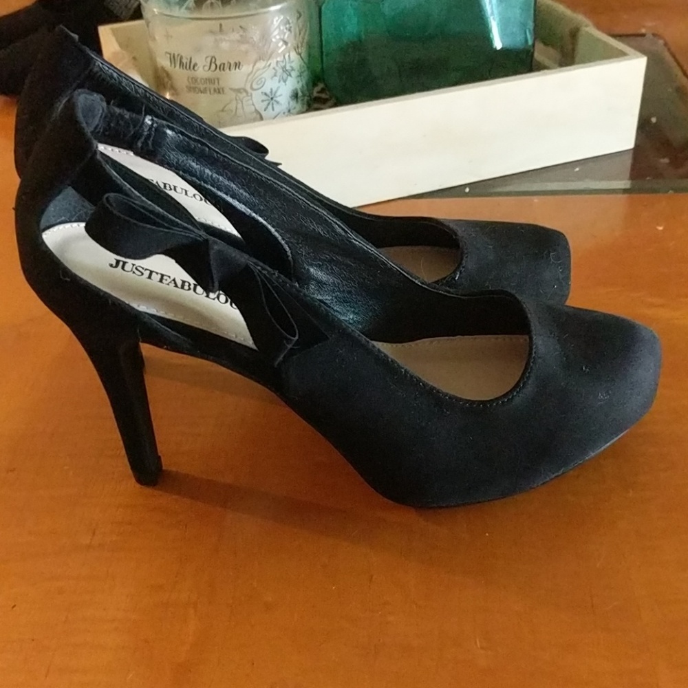 Heels - Picture 4 of 4